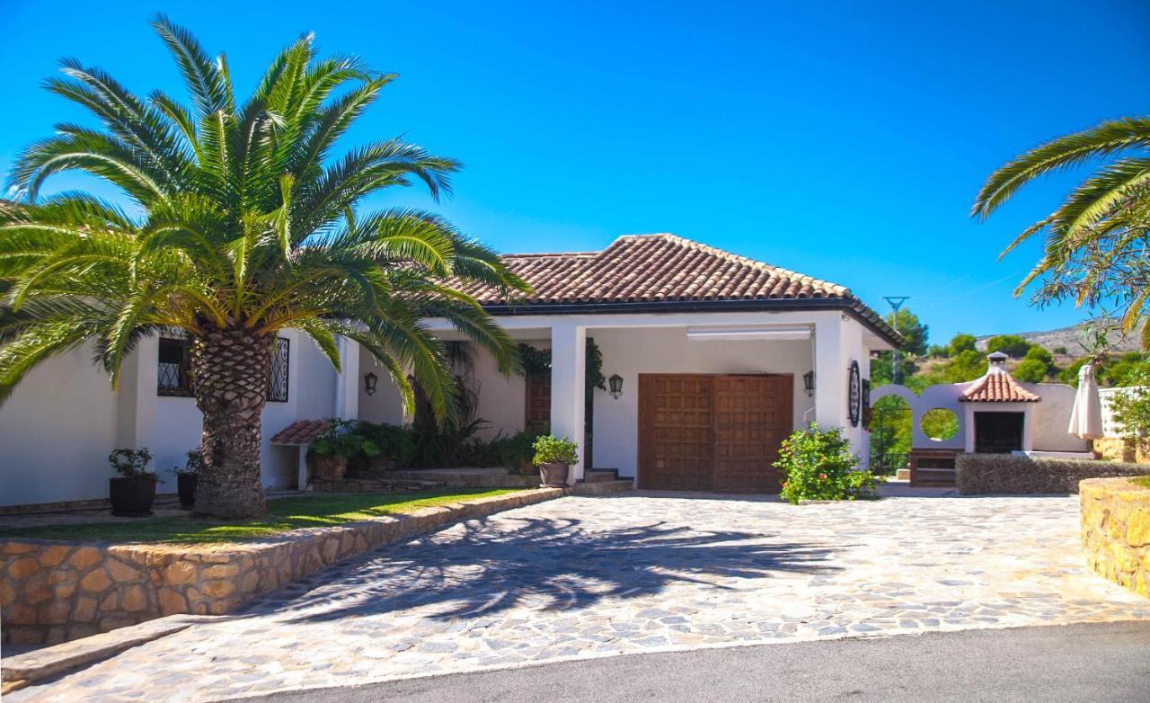 Villa Altozano With Pool, Barbeque, Large Garden,&fantastic Sea Views Benidorm